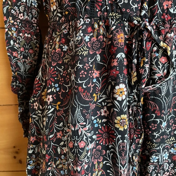 Floral dress by Lauren Conrad - Picture 4 of 4